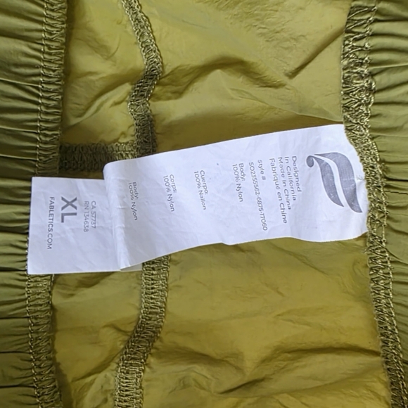 Fabletics Lime Green Women's Shorts Size X-Large - Picture 3 of 3